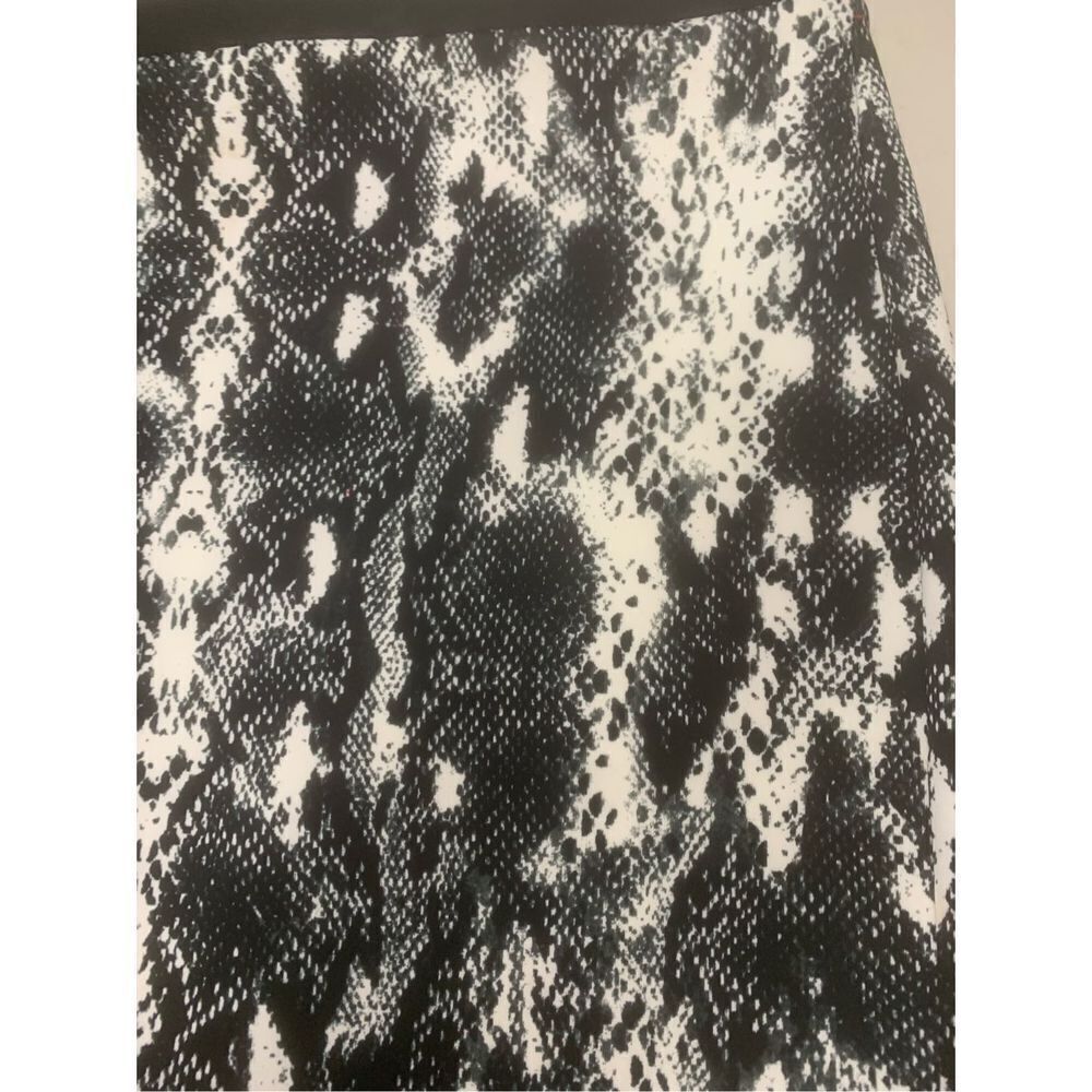 Snakeskin Patterned Skort NWT - image 3